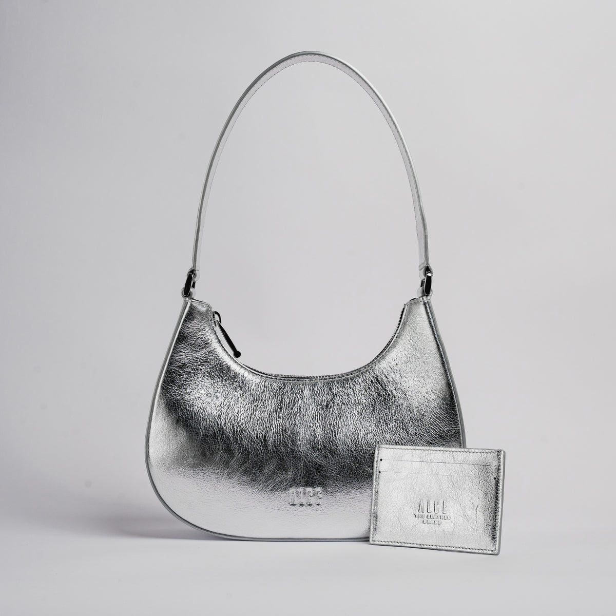 Bolso medialuna plateada
