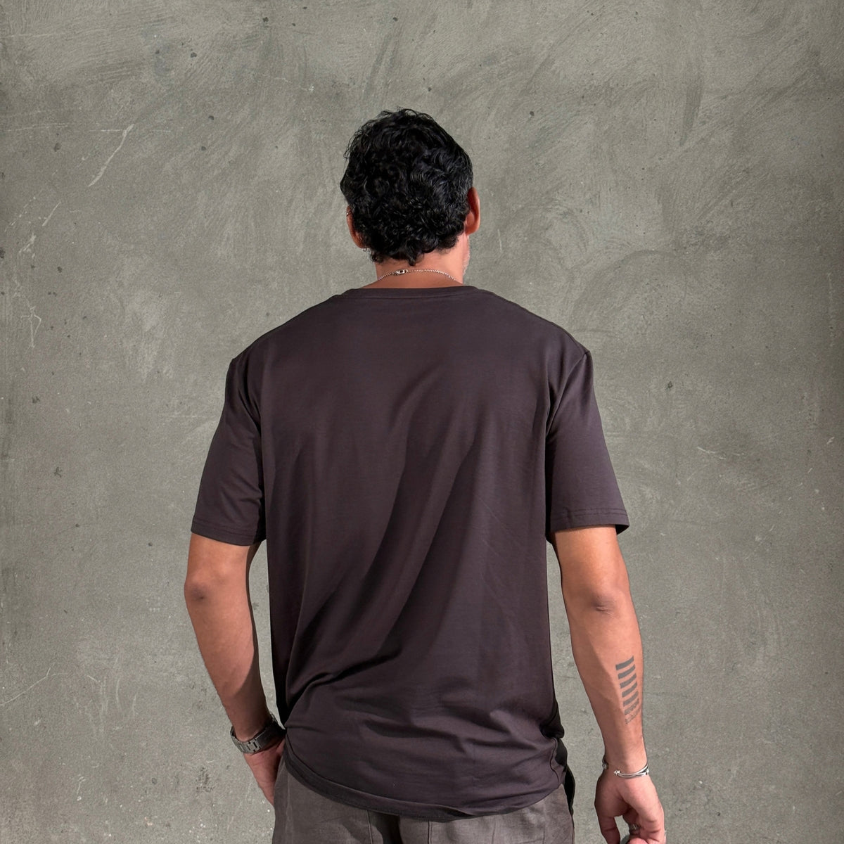 Camiseta insignia espresso