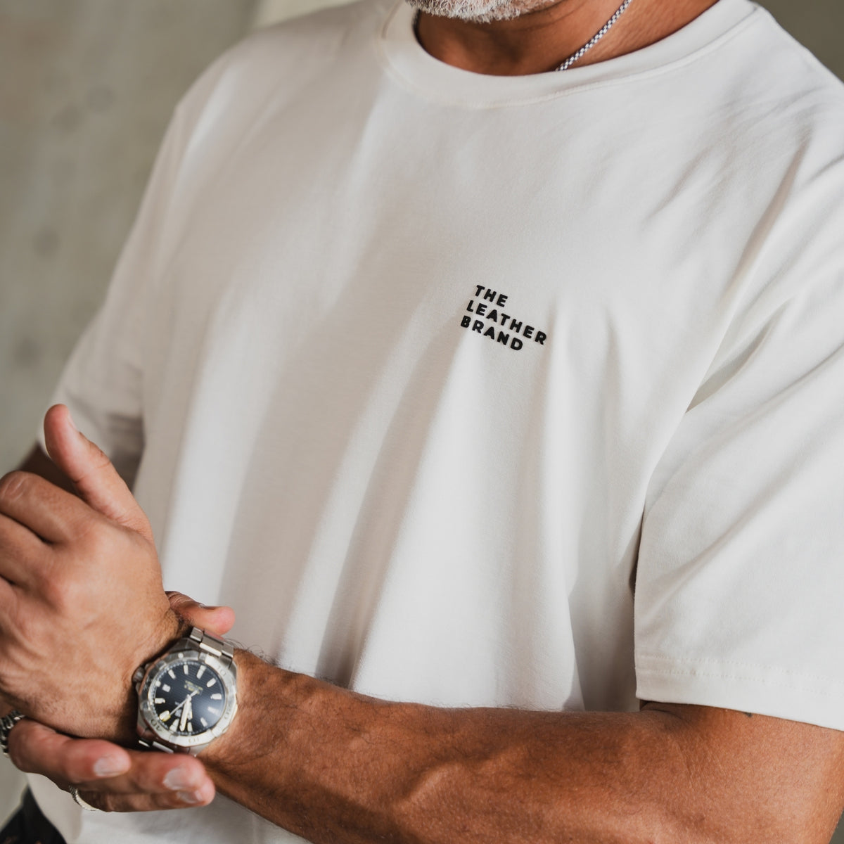 Camiseta insignia blanco marfil