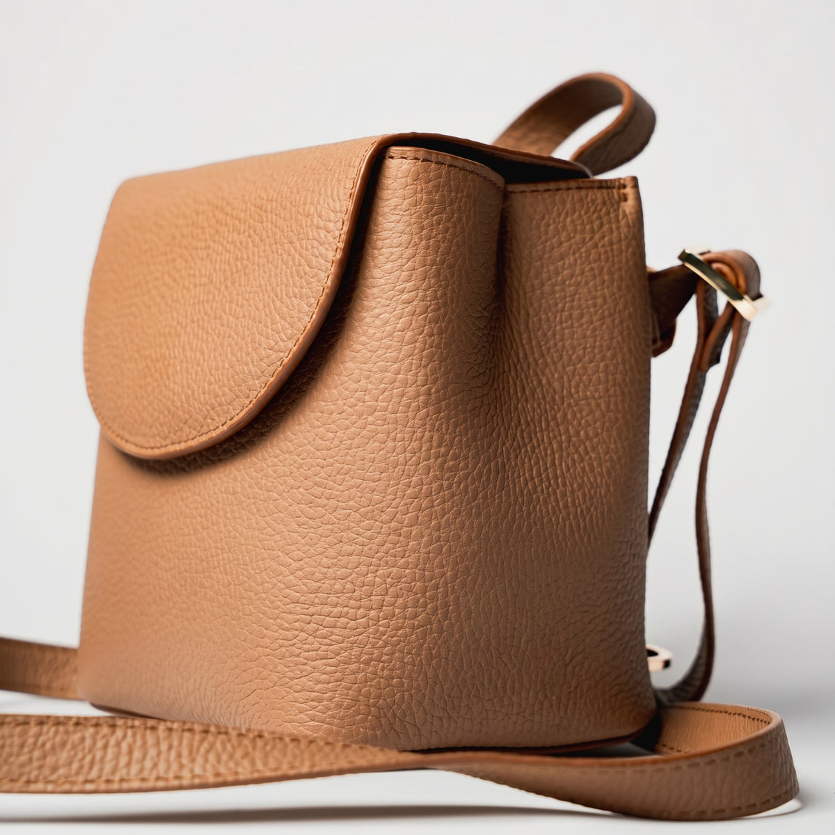 Bolso mini morral café natural