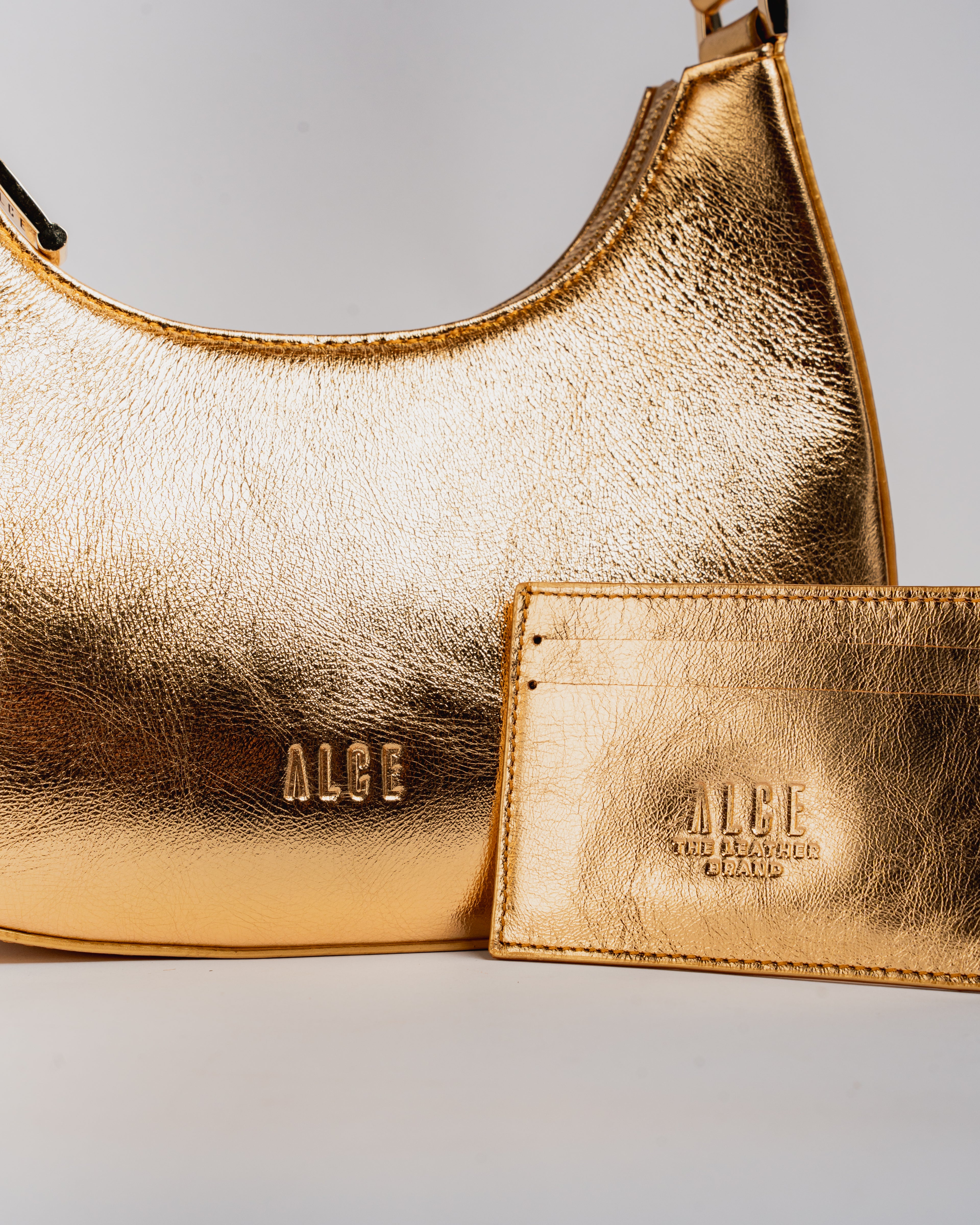 MEDIA LUNA BAG DORADA