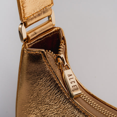 Bolso medialuna dorada