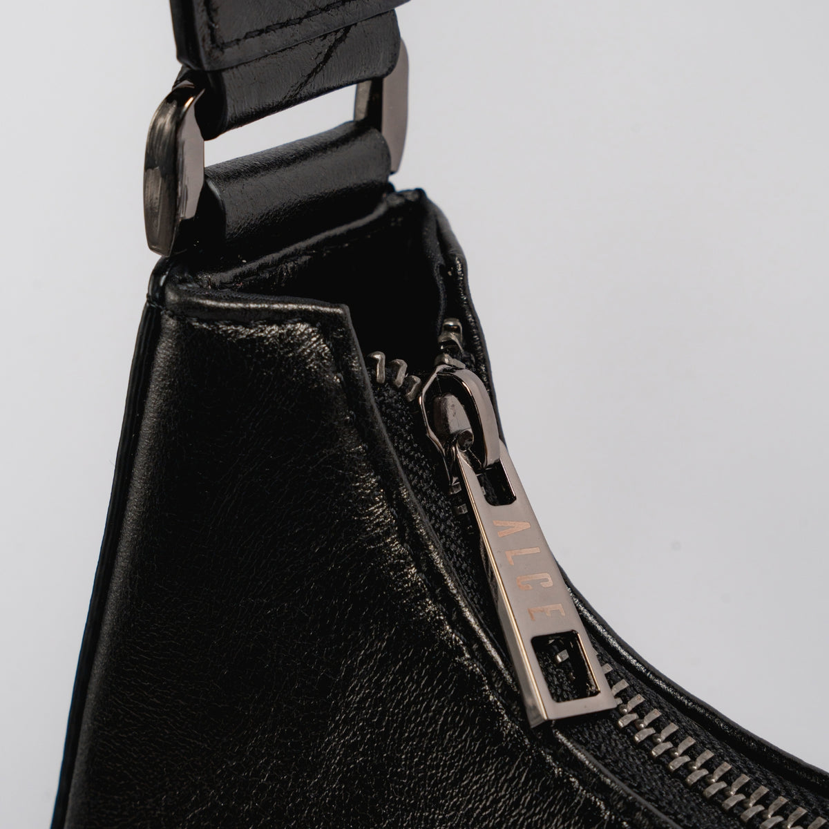 Bolso medialuna negro