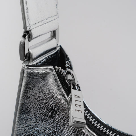 Bolso medialuna plateada