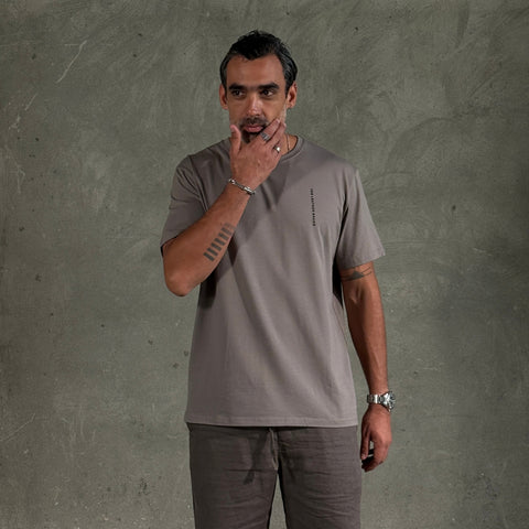 Camiseta Signature gris cálido