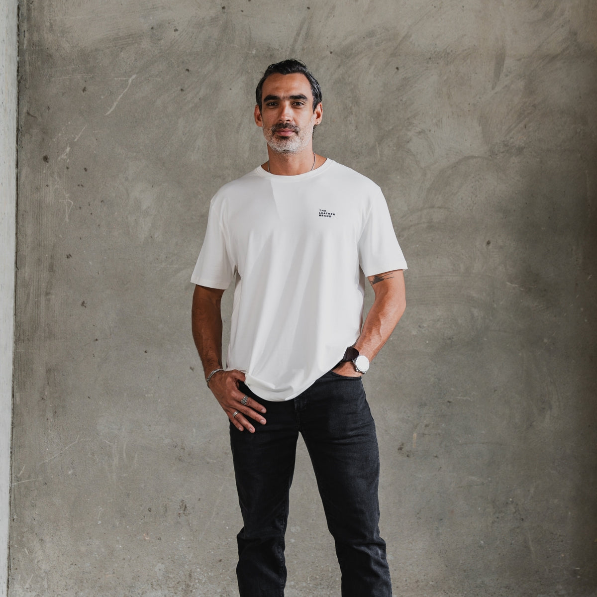Camiseta insignia blanco marfil
