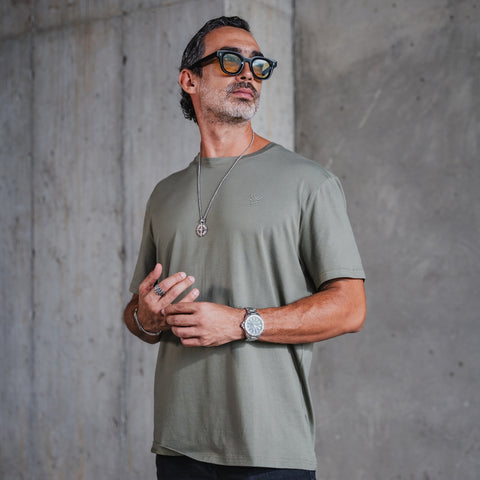 Camiseta insignia verde oliva
